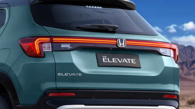 Connected Signature LED Tail Lamps